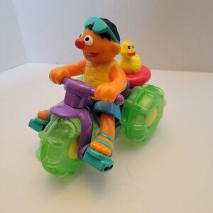 2001 Sesame Street Ernie's Splashing Fun Trike Rubber Ducky Water Toy Works